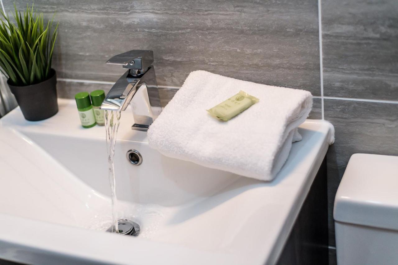 Superb Location, Lovely And Bright 2 Bed Appartamento Liverpool Esterno foto